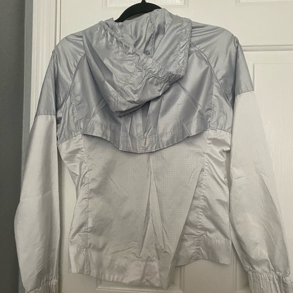 New nike windbreaker - Picture 2 of 4